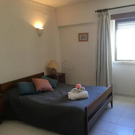 8b Baleeira Apartment *